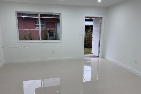 Снять в аренду виллу или дом в Майами, Флорида 2 спальни, 139.35м2, № 1964407 - фото 5