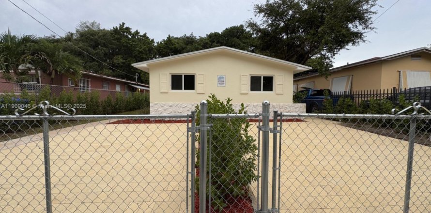 Дом в Майами, Флорида 2 спальни, 139.35м2 № 1964407