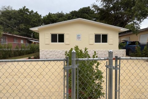 Снять в аренду виллу или дом в Майами, Флорида 2 спальни, 139.35м2, № 1964407 - фото 3