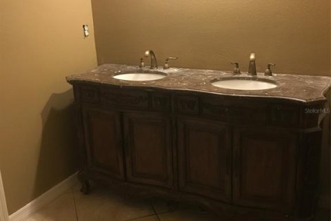 Villa ou maison à louer à Orlando, Floride: 4 chambres, 241.92 m2 № 2108608 - photo 1