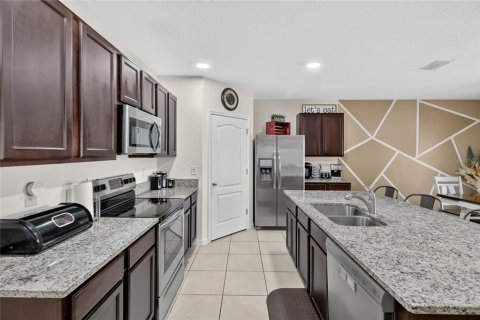 House in Davenport, Florida 4 bedrooms, 173.45 sq.m. № 2226020 - photo 29