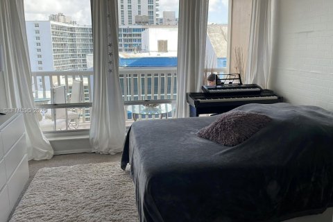 Condo in Fort Lauderdale, Florida, 2 bedrooms  № 1998908 - photo 10
