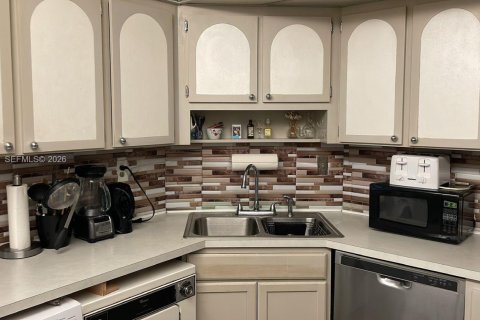 Condo in Fort Lauderdale, Florida, 2 bedrooms  № 1998908 - photo 19