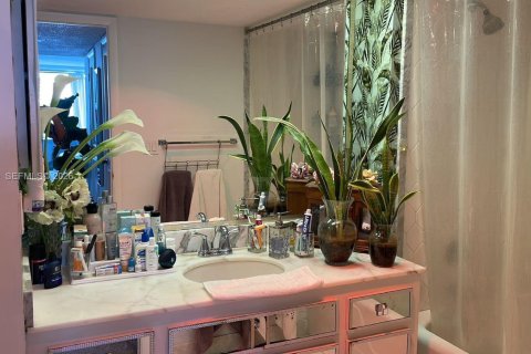 Condo in Fort Lauderdale, Florida, 2 bedrooms  № 1998908 - photo 8