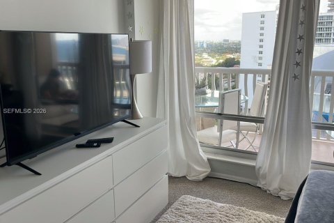 Condo in Fort Lauderdale, Florida, 2 bedrooms  № 1998908 - photo 13