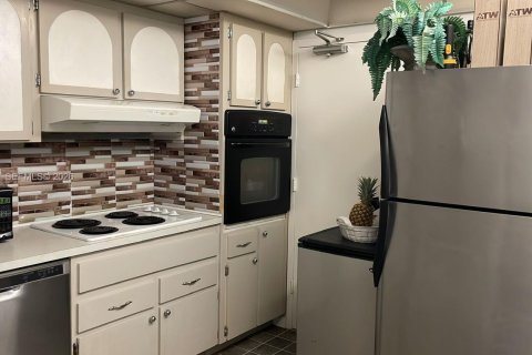 Condo in Fort Lauderdale, Florida, 2 bedrooms  № 1998908 - photo 2