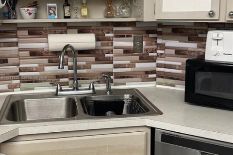 Condo in Fort Lauderdale, Florida, 2 bedrooms  № 1998908 - photo 4