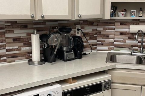 Condo in Fort Lauderdale, Florida, 2 bedrooms  № 1998908 - photo 5