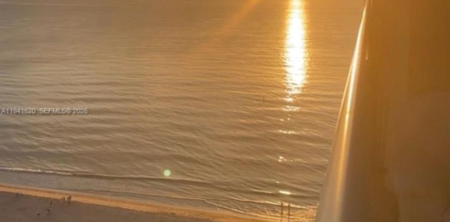 Condo in Fort Lauderdale, Florida, 2 bedrooms  № 1998908