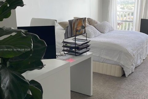 Condo in Fort Lauderdale, Florida, 2 bedrooms  № 1998908 - photo 11