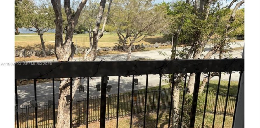 Condo in Miami, Florida, 2 bedrooms  № 2049235