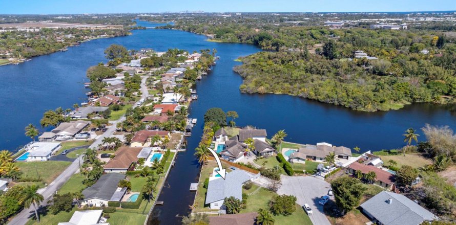 Casa en Lake Worth, Florida 3 dormitorios, 233.46 m2 № 2087831