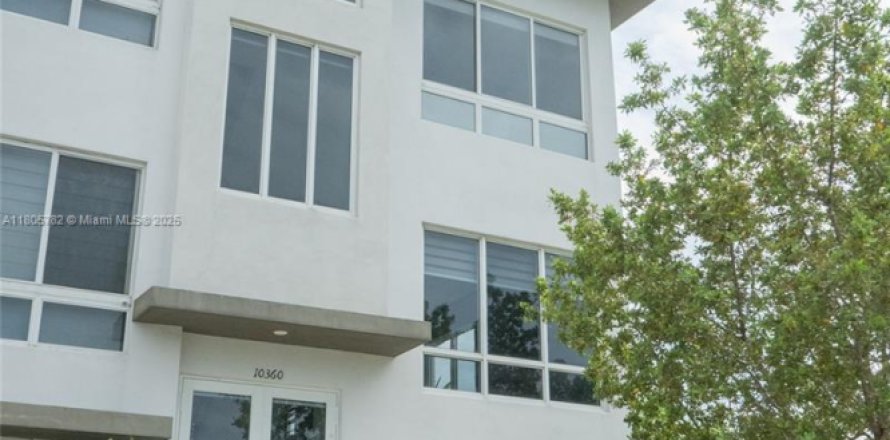 Touwnhouse à LANDMARK à Doral, Floride 4 chambres, 249.26 m2 № 1744059