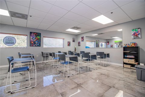 Propiedad comercial en venta en Sweetwater, Florida № 2194586 - foto 5