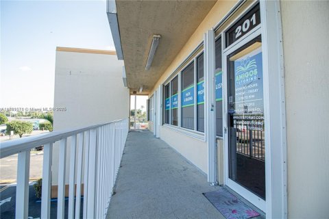 Propiedad comercial en venta en Sweetwater, Florida № 2194586 - foto 14