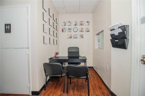 Propiedad comercial en venta en Sweetwater, Florida № 2194586 - foto 17