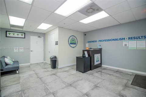 Propiedad comercial en venta en Sweetwater, Florida № 2194586 - foto 11