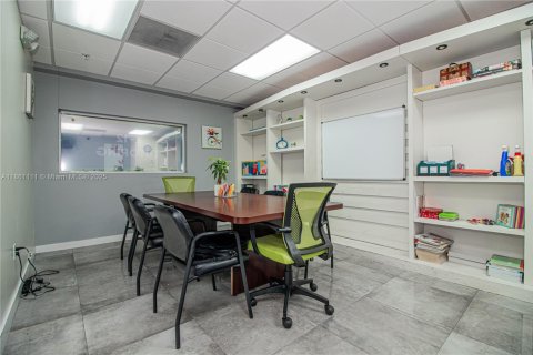 Propiedad comercial en venta en Sweetwater, Florida № 2194586 - foto 6