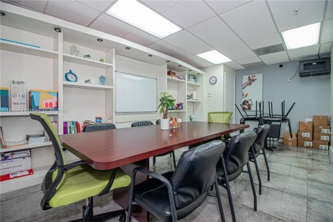 Propiedad comercial en venta en Sweetwater, Florida № 2194586 - foto 7