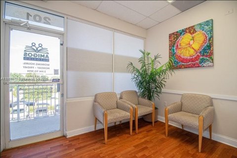 Propiedad comercial en venta en Sweetwater, Florida № 2194586 - foto 15