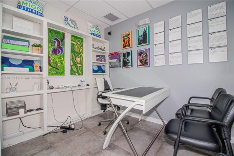 Propiedad comercial en venta en Sweetwater, Florida № 2194586 - foto 9