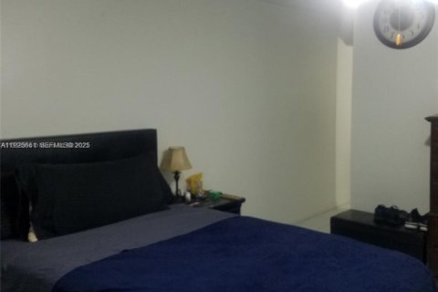 Condominio en venta en Lauderhill, Florida, 2 dormitorios, 107.77 m2 № 2034152 - foto 19