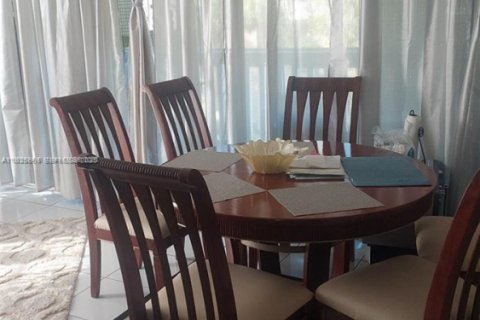 Condominio en venta en Lauderhill, Florida, 2 dormitorios, 107.77 m2 № 2034152 - foto 15