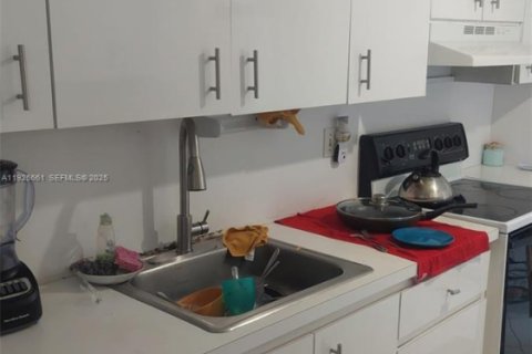 Condominio en venta en Lauderhill, Florida, 2 dormitorios, 107.77 m2 № 2034152 - foto 17