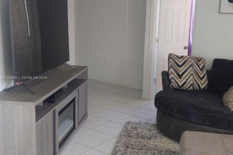 Condominio en venta en Lauderhill, Florida, 2 dormitorios, 107.77 m2 № 2034152 - foto 7