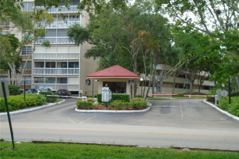 Condominio en venta en Lauderhill, Florida, 2 dormitorios, 107.77 m2 № 2034152 - foto 2