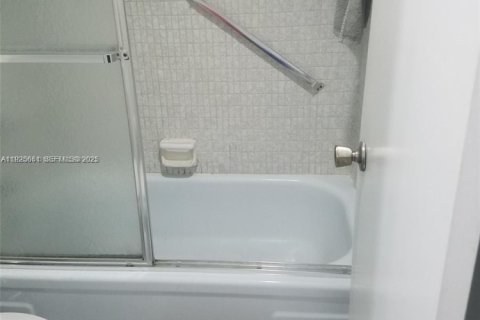 Condominio en venta en Lauderhill, Florida, 2 dormitorios, 107.77 m2 № 2034152 - foto 21