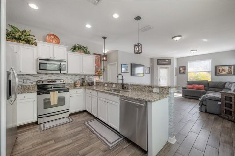 Townhouse in Tampa, Florida 4 bedrooms, 212.65 sq.m. № 1716829 - photo 6