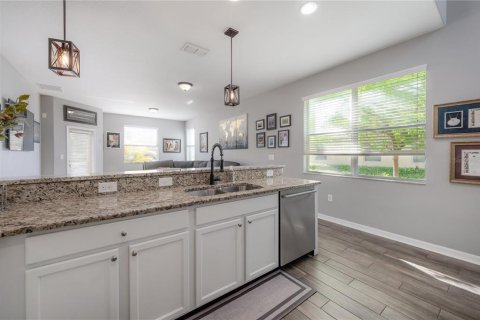 Townhouse in Tampa, Florida 4 bedrooms, 212.65 sq.m. № 1716829 - photo 10
