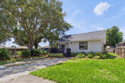 House in Saint Petersburg, Florida 3 bedrooms, 103.31 sq.m. № 2230670