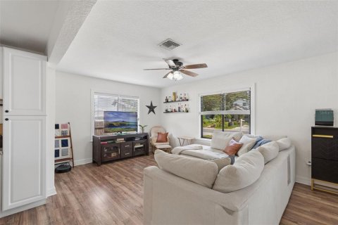 Casa en venta en Saint Petersburg, Florida, 3 dormitorios, 103.31 m2 № 2230670 - foto 10