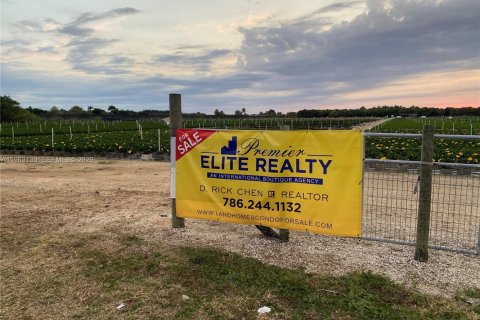 Propiedad comercial en Homestead, Florida № 2030155