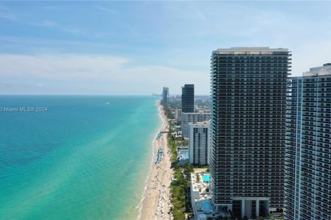 Купить кондоминиум в Холливуд, Флорида 2 спальни, 100.98м2, № 1984872 - фото 2