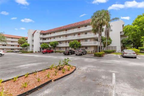 Condo in Lauderhill, Florida, 2 bedrooms  № 1973673 - photo 27