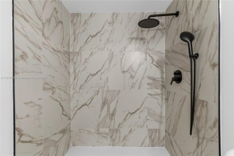 Condo in Lauderhill, Florida, 2 bedrooms  № 1973673 - photo 6