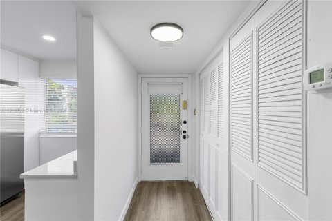 Condo in Lauderhill, Florida, 2 bedrooms  № 1973673 - photo 22