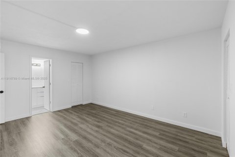 Condo in Lauderhill, Florida, 2 bedrooms  № 1973673 - photo 15