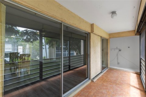 Condo in Lauderhill, Florida, 2 bedrooms  № 1973673 - photo 19