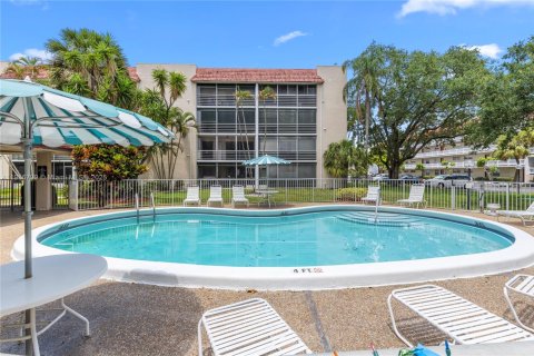 Condo in Lauderhill, Florida, 2 bedrooms  № 1973673 - photo 26