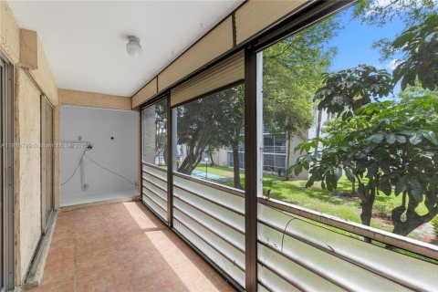 Condo in Lauderhill, Florida, 2 bedrooms  № 1973673 - photo 18