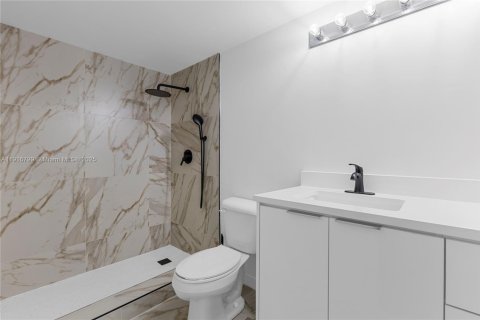 Condo in Lauderhill, Florida, 2 bedrooms  № 1973673 - photo 5