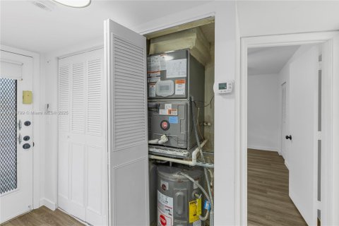 Condo in Lauderhill, Florida, 2 bedrooms  № 1973673 - photo 24