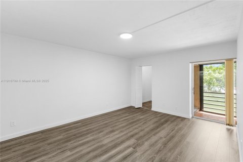 Condo in Lauderhill, Florida, 2 bedrooms  № 1973673 - photo 9