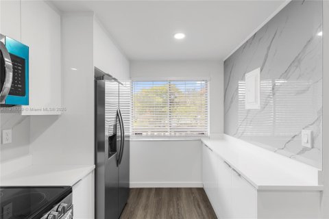 Condo in Lauderhill, Florida, 2 bedrooms  № 1973673 - photo 13