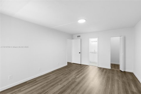 Condo in Lauderhill, Florida, 2 bedrooms  № 1973673 - photo 7