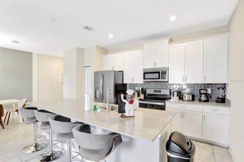 Townhouse in Davenport, Florida 4 bedrooms, 176.7 sq.m. № 1614625 - photo 7